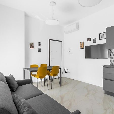Mi Casa - Appartamento In Ponte Nuovo Milan Bagian luar foto
